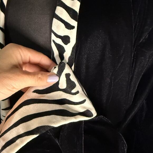 Vtg Josie By Natori Velvet Zebra Trim Statement Jacket Womens Size XL Old Money - Picture 5 of 6